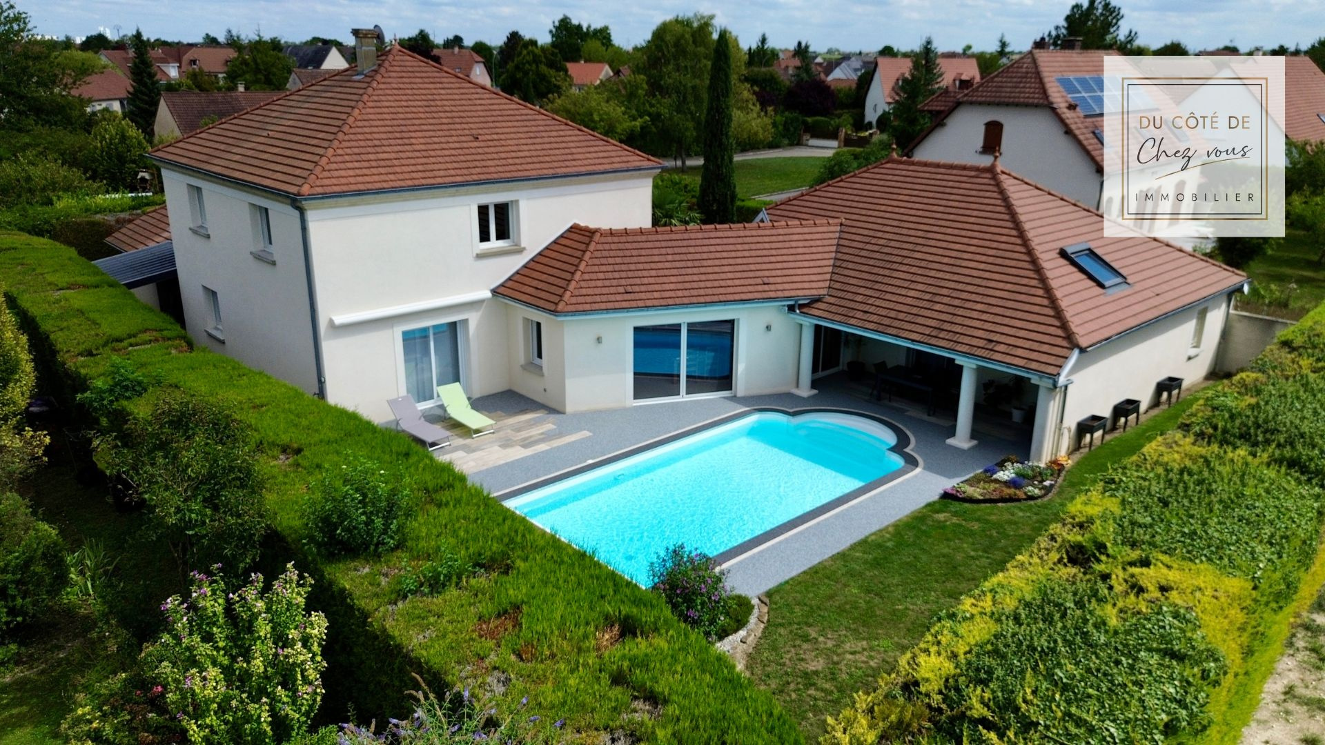 MAISON SPACIEUSE ET FAMILIALE AVEC PISCINE À LA RIVIÈRE-DE-CORPS