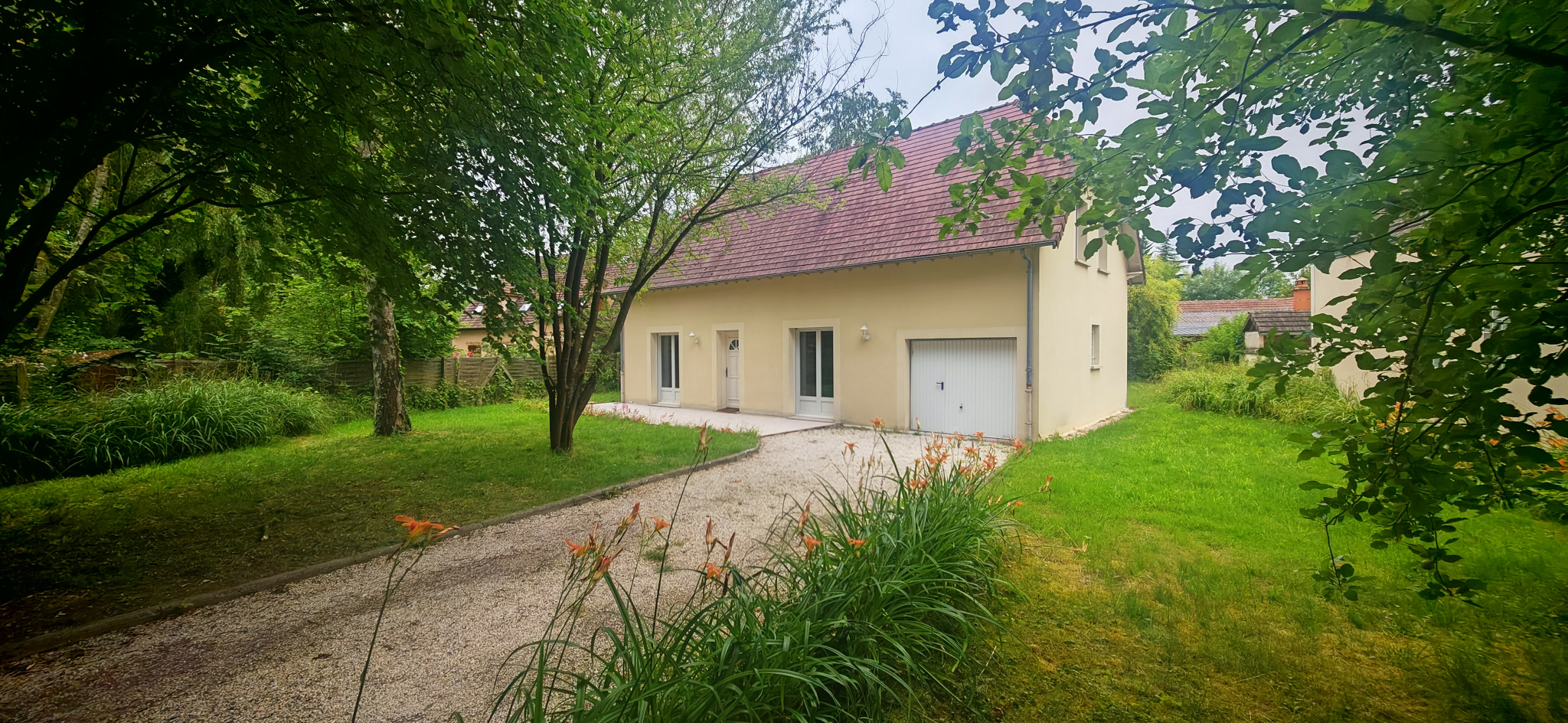 Saint André Les Vergers - Maison familiale de 131m2 sur 975m2 de terrain dans un secteur recherché
