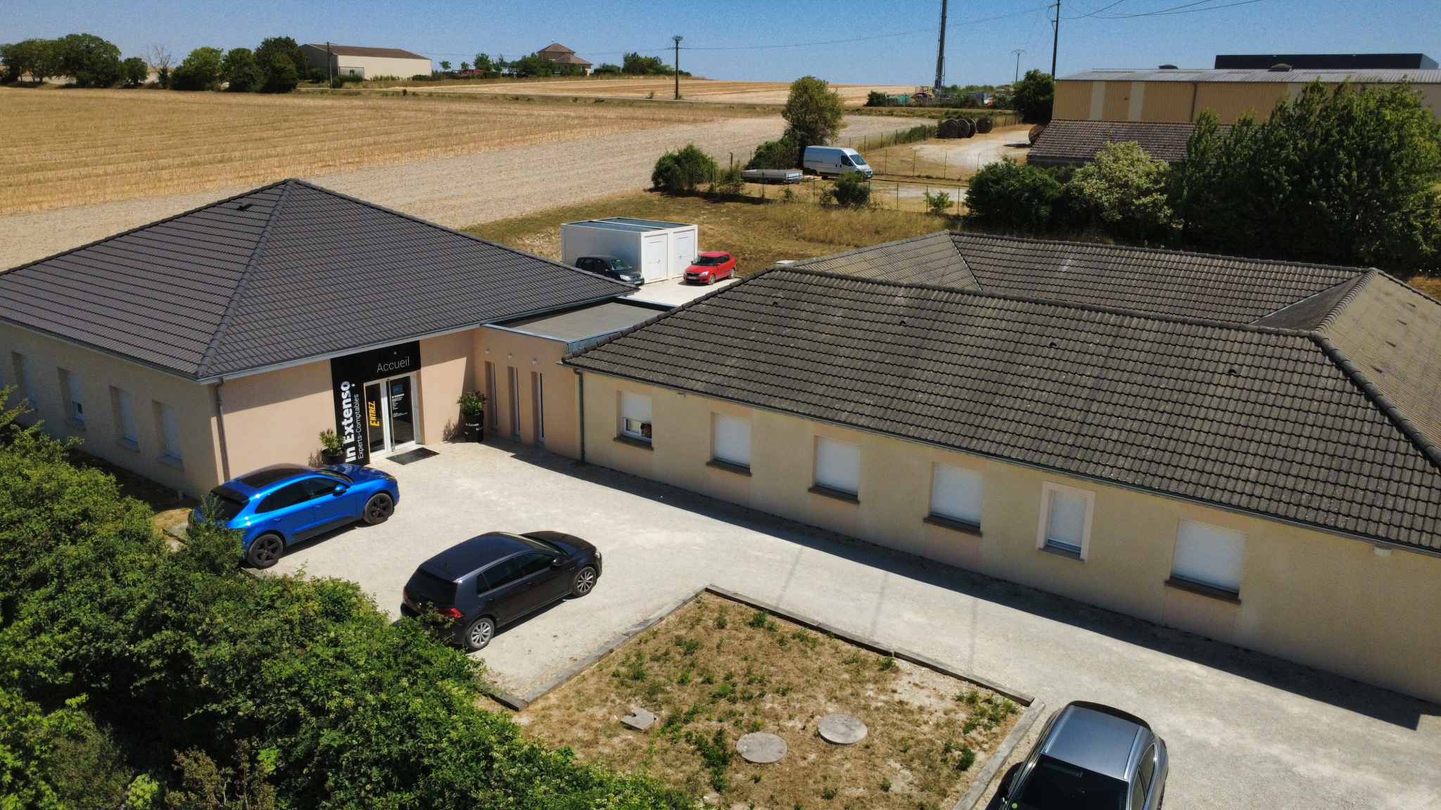 Bureaux professionnels à 5 min Lavau / Pont Sainte Marie   Ensemble immobilier de 590 m2 sur un terrain de 3 0